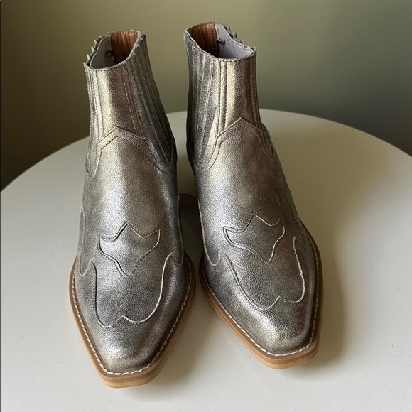 Silver Cowgirl Ankle Boots Festival Country Western Faux Leather Like New - Picture 10 of 13